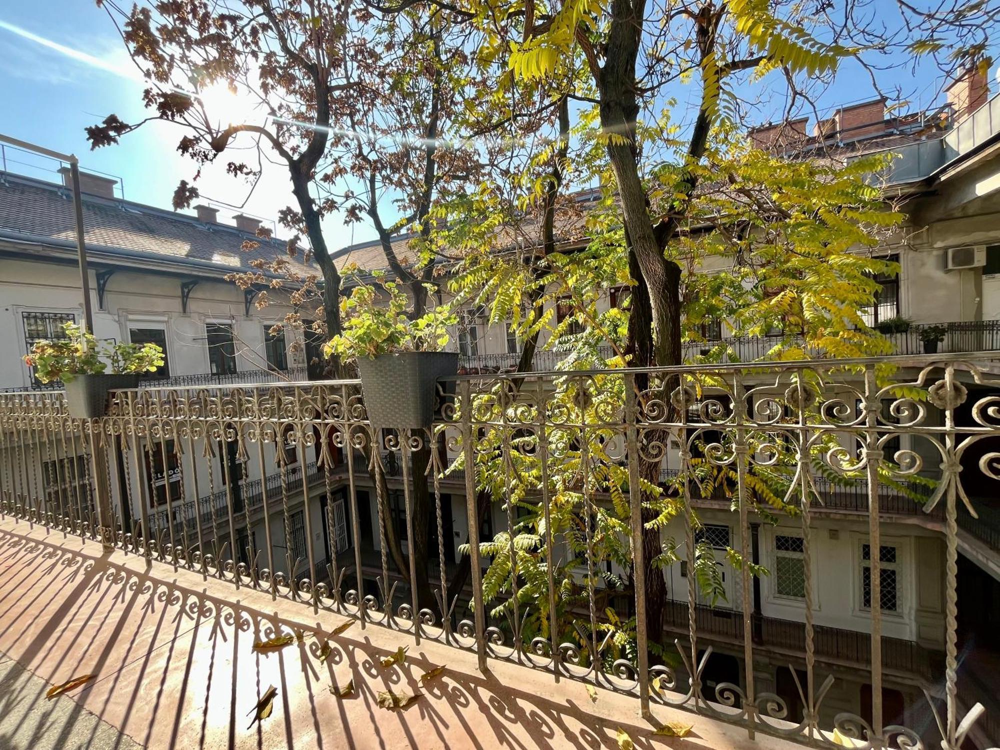 Brand New Sunny Apartment On Andrassy Street Budapest Exterior photo